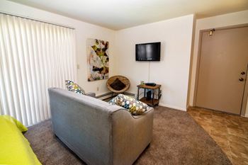Large Studio Apartments at Eastland in Kentwood MI